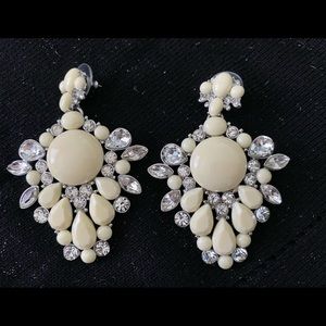 ⭐️Vintage-inspired glam earrings ⭐️